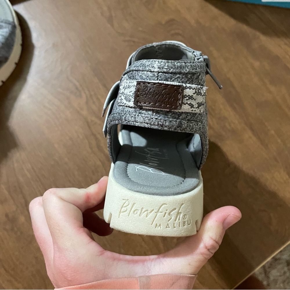 Final Sale!  Blowfish sandals 7.5 - Picture 6 of 9